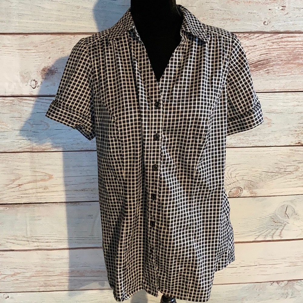 Lane Bryant short sleeve button down blouse.